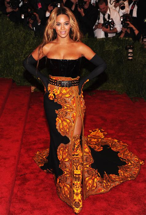 beyonce met gala red carpet.